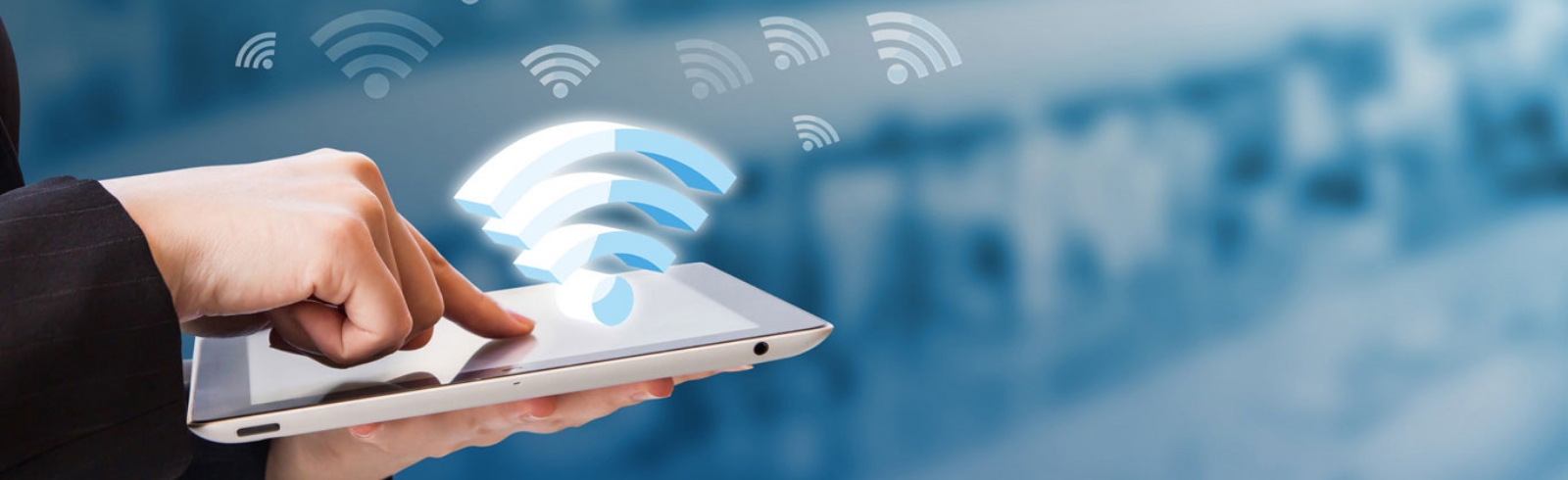 Какой интернет нужен. WIFI технология. Wi-Fi сеть. Роутер в руках. WIFI installation.